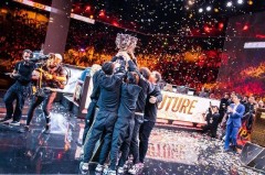 LPL新英雄首秀：技能华丽但配合失误，成长空间待挖掘